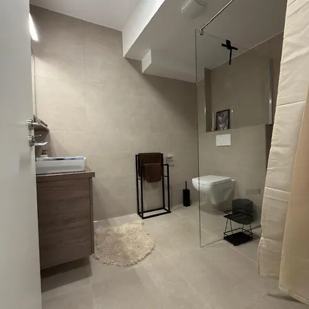 Neu & Frisch Eingerichtete Im Zentrum Von Apartamento